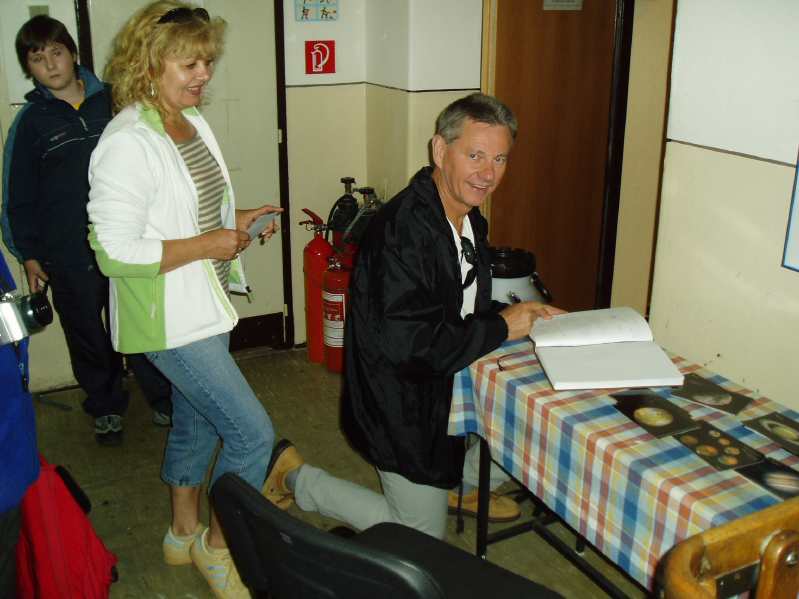 Pri knihe n�v�tev na Lomnickom �t�te